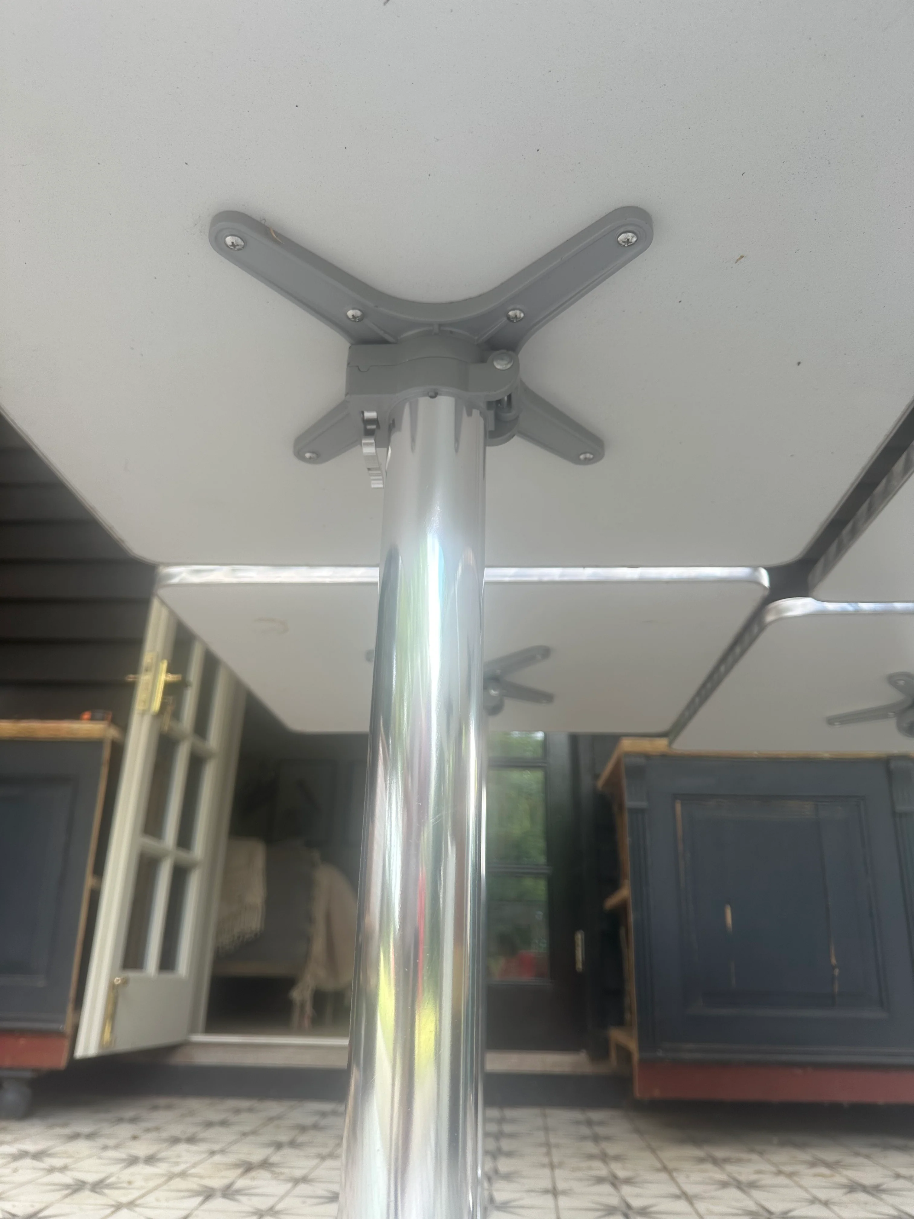 Bolero Stainless steel flip top bistro Cafe Tables - Image 3