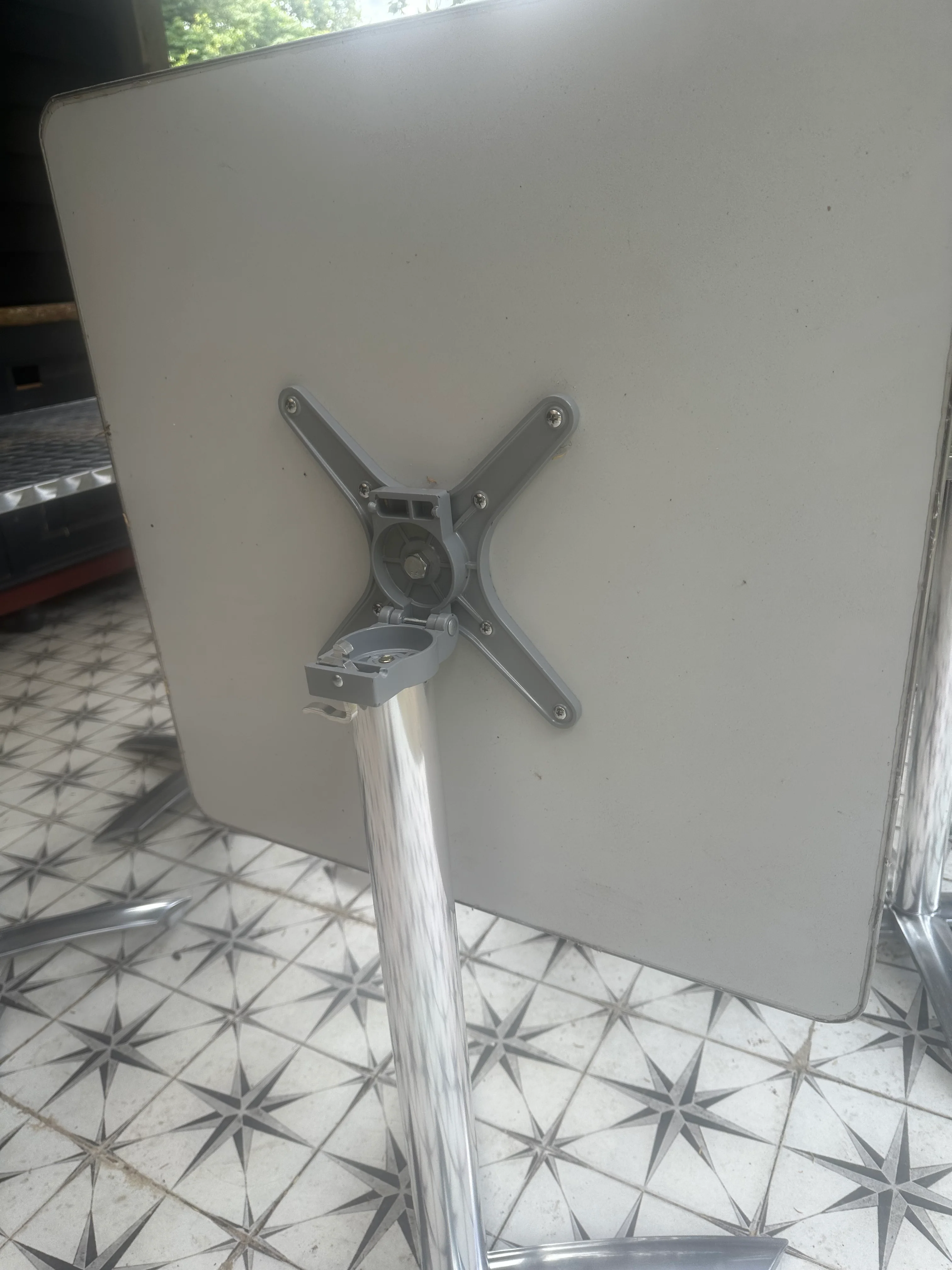 Bolero Stainless steel flip top bistro Cafe Tables - Image 4