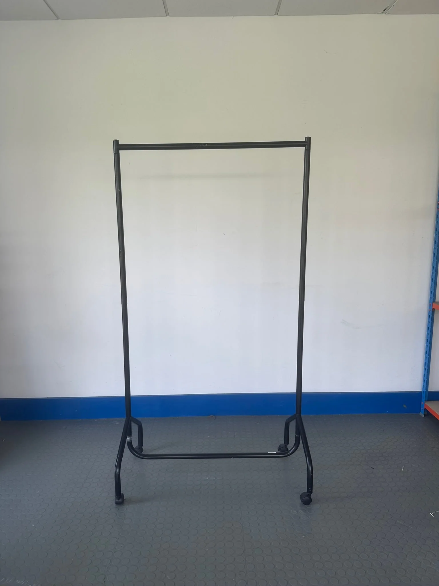 Narrow Tall Rail
